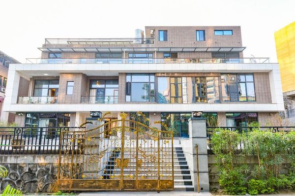 13 &nbsp;&nbsp;高端轰趴别墅13房26床，3个恒温温泉池，一个超大温泉池，冲浪泳池带会议室